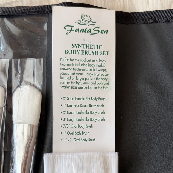 Black Paint Brush Set with Case - Picture 3 of 7